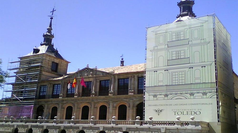 The beautiful façade of Toledo City Hall being cleaned with DESCA 100